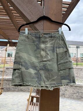 Hollister camo skirt with frayed edging